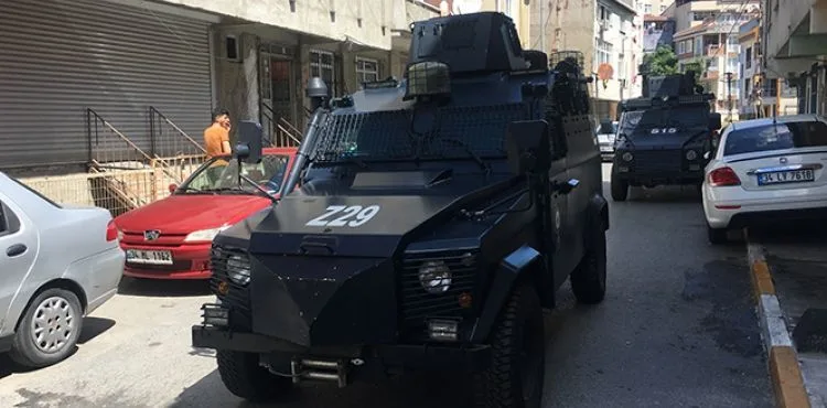 Taksiciye evinin önünde silahlı saldırı