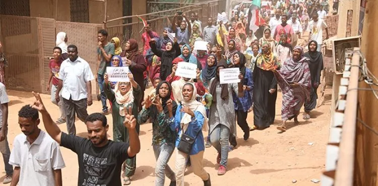 Sudan'da halk cuntaya karşı ayaklandı, 5 gösterici hayatını kaybetti