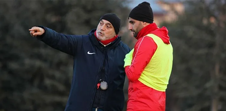 Kayserispor, Hikmet Karaman ile sözleşme yeniledi