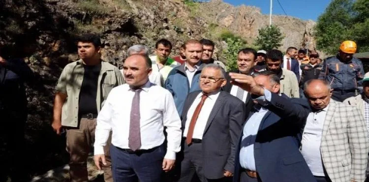 Vali ve Büyükkılıç, arama kurtarma çalışmaları hakkında bilgi aldı