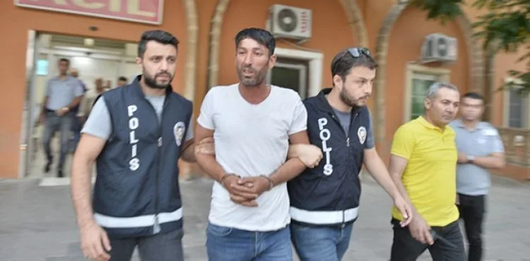 Eski eşini sokak ortasında bıçakladı
