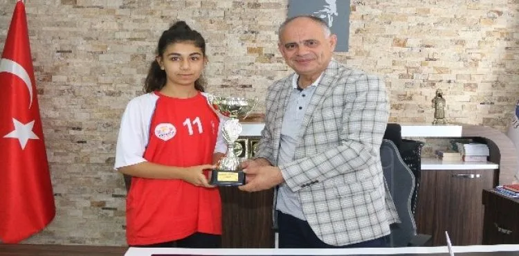 Başkan Öztürk Türkiye Şampiyonu Takımı Makamında Kabul Etti