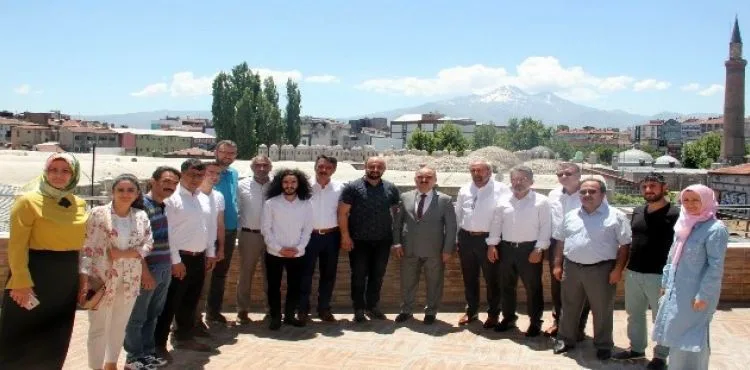Vali Günaydın Kayseri Memur Sen'i ziyaret etti