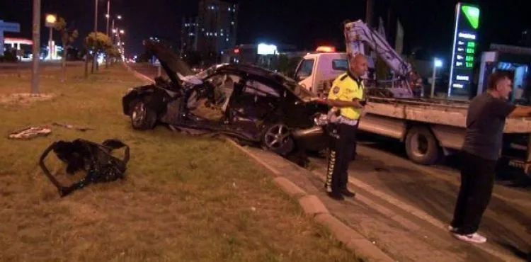 Lüks otomobiller çarpıştı: 2 ölü, 3 yaralı