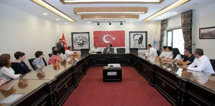 Başkan Yalçın'dan başarılı öğrencilere ödül