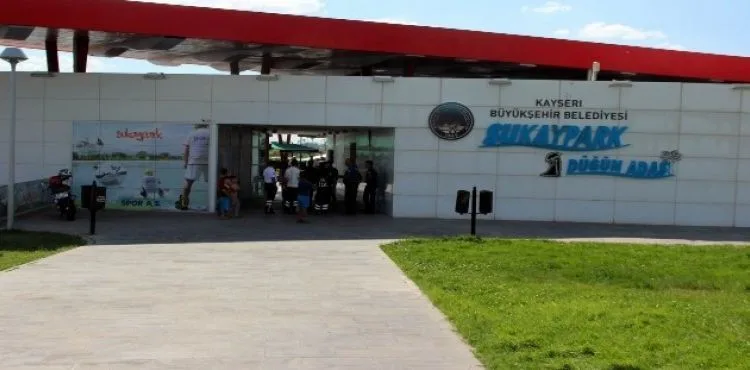 Cankurtaran, gölete giren Suriyeli genci boğulmaktan son anda kurtardı