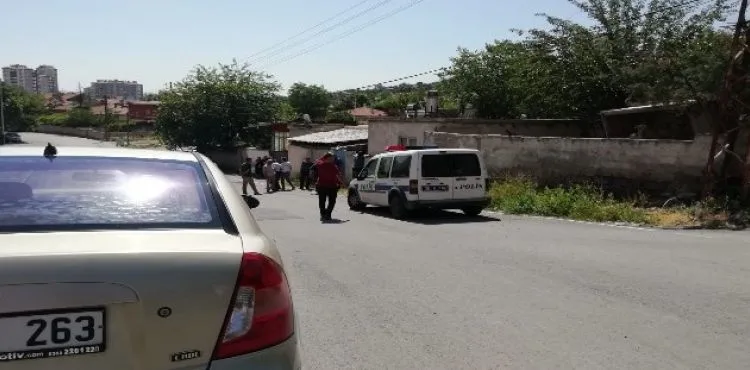 Evin çatısından düşen adam hayatını kaybetti