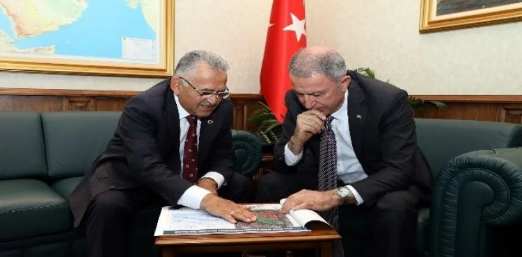 Başkan Büyükkılıç, Ankara'da Milli Savunma Bakanı Akar ve Ulaştırma Alt Yapı Bakanı Turhan ile görüştü