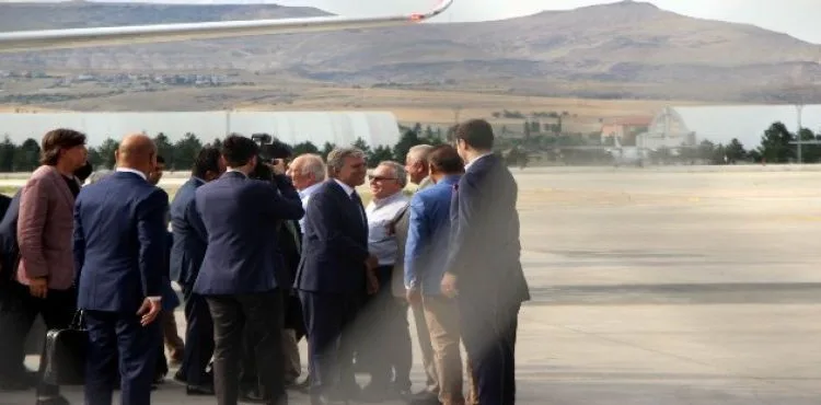 11. Cumhurbaşkanı Gül yeni parti sorusuna cevap vermedi