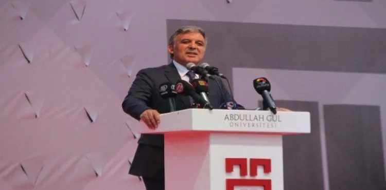 AGÜ mezuniyet töreninde konuşan Abdullah Gül: “İyi insan olun ve yaptığınız işler insanlığa hizmet etsin”