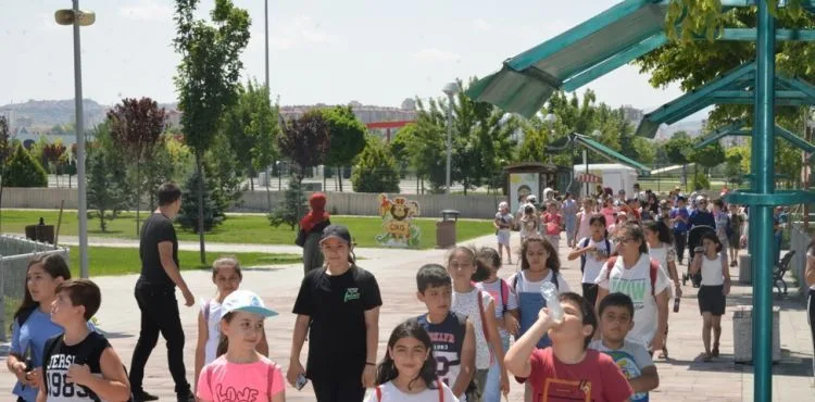 melikgazi belediyesi yaz okulu öğrencileri hayvanat bahçesi’ni gezdi