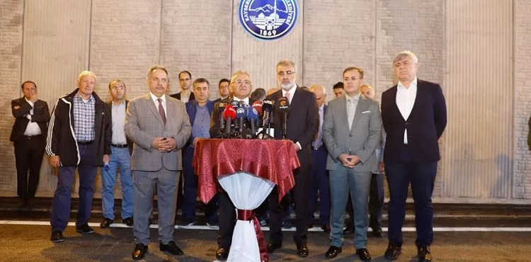 KAVŞAK AÇILIŞINDA OLMAYANLAR GÖZE BATTI