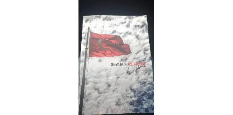 Gazeteci Caner Yılmaz Sevdam Ay Yıldız'ı kitaplaştırdı