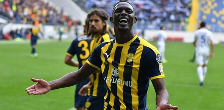 Denizlispor, Hadi Sacko'yu renklerine bağladı