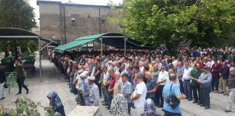 Vefat eden İzci Lideri Ömer seçme toprağa verildi