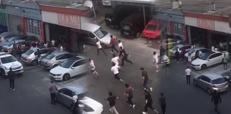 Maslak'ta elleri sopalı bir grubun iş yerini basma anı kamerada