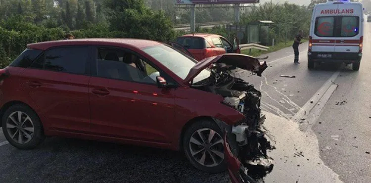 Sakarya'da iki otomobil çarpıştı: 1 yaralı