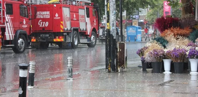İstanbul'da sağanak yağış etkisini gösteriyor