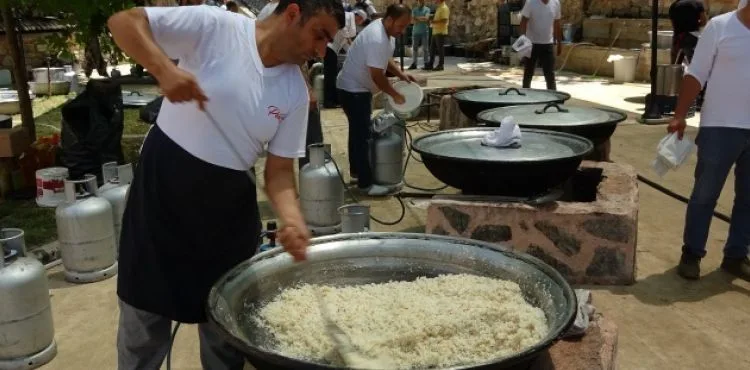 Bu pilavı yemek için 600 yıldır bu köye her yıl 20 bin kişi akın ediyor