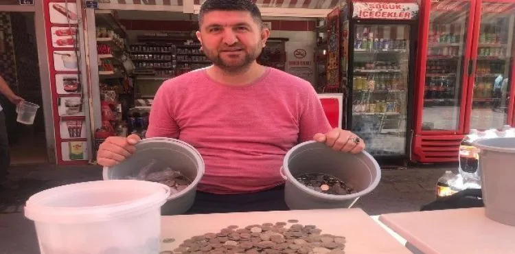 30 Kiloluk kovalarda biriktirdiği madeni paralarla umreye gitmek istiyor