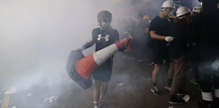 Çin, Hong Kong'daki 'korkunç' protestoları kınadı