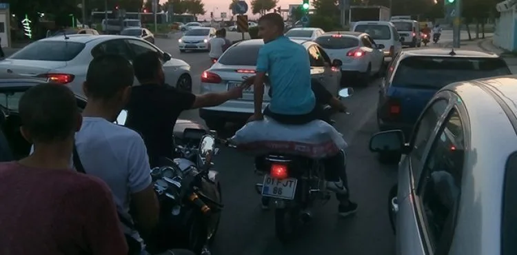 Motosiklette ‘çuvallı' yolculuk