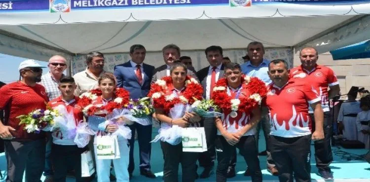 Gençlik ve Spor İl Müdürü Murat Eskici, "Muaythai sporcularımız bu sevinci ve gururu tekrar yaşatacaklar"