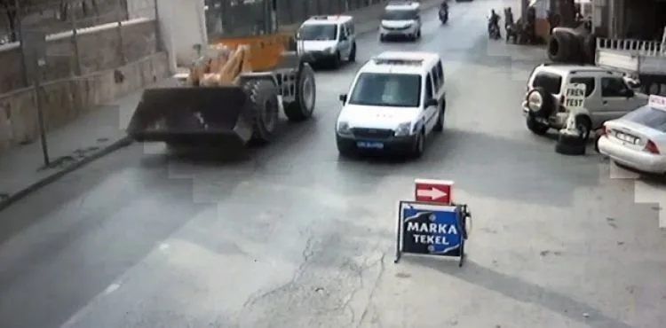 Maaşını alamayınca hem kepçeyi hem polis memurunu kaçırdı