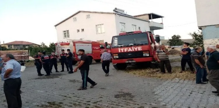 Tomarza'daki balya yangını 8 saat sonra söndürüldü