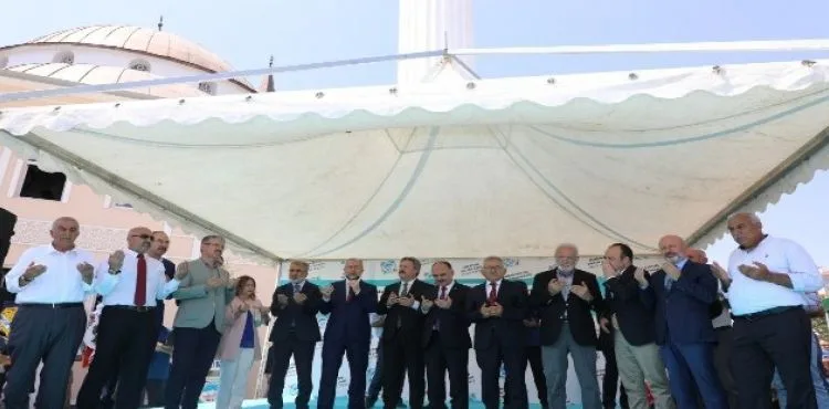 Günaydın Sultan Camisi ibadete açıldı, 87 mülk sahibine anahtarları verildi
