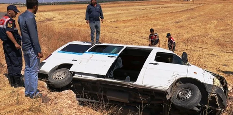 Gaziantep'te öğrenci servisi devrildi: 8'i çocuk 10 yaralı