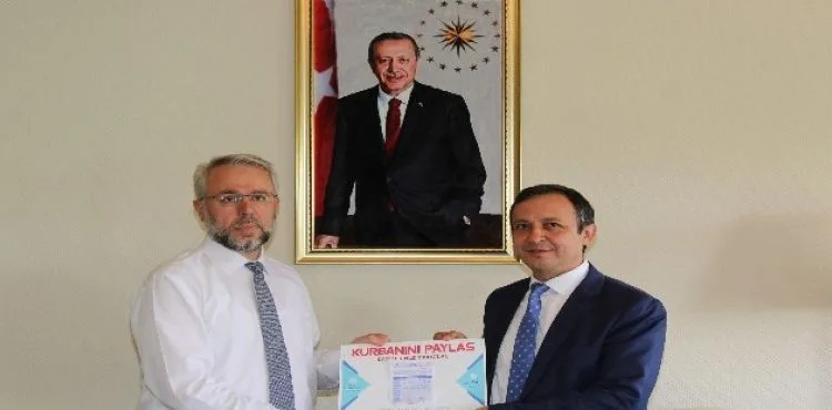 Erciyes ve Kayseri Üniversitesi Rektörlerinden Diyanet Vakfı'na Kurban Bağışı