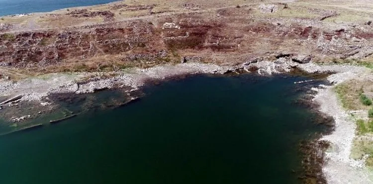(Özel) Sular çekilince köy ortaya çıktı