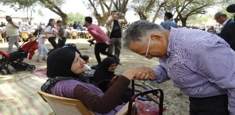 Başkan Büyükkılıç, Bünyan'ın Yağmurbeyli Mahallesi'nde yapılan şenliğe katılarak vatandaşlarla bir araya geldi