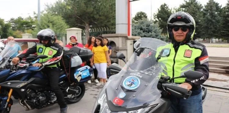 Şehitler için farkındalık oluşturmak için motosikletleriyle Afrika'ya gittiler