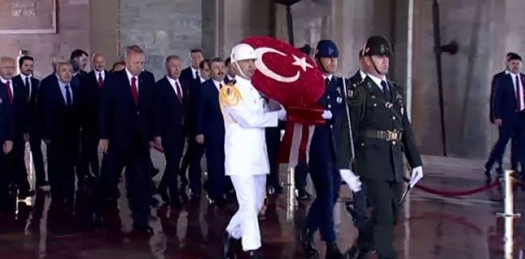 Devlet erkanı Büyük Zafer'in 97. yıl dönümünde Anıtkabir'de
