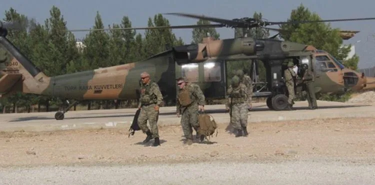 Bakan Akar: 'Dün iki Türk, iki Amerikan helikopteri havadan keşif ve denetleme yaptı'