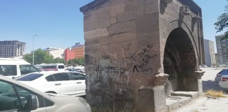 Kayseri'de tarihe büyük saygısızlık