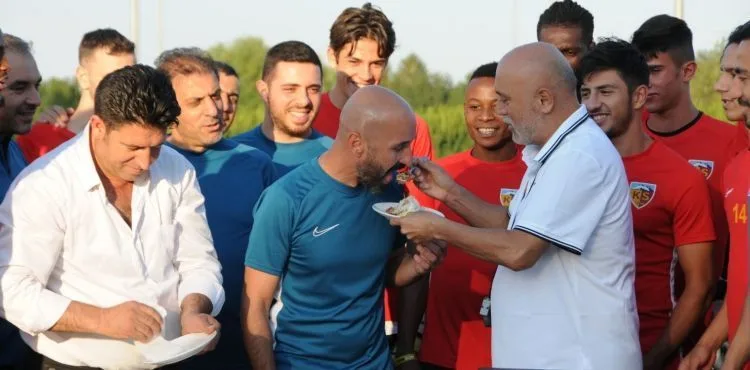 KAYSERİSPOR’DA SÜRPRİZ DOĞUM GÜNÜ