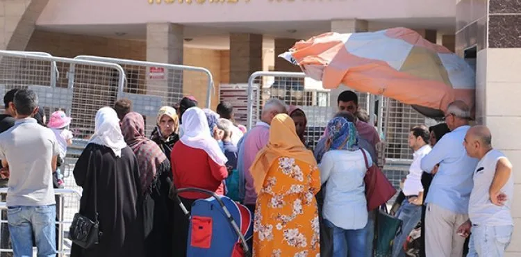 'Kanada'ya mülteci alınacak' yalanı, Suriyelileri valilik binasına akın ettirdi
