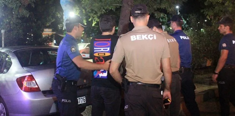 Kadıköy'de değnekçi operasyonu