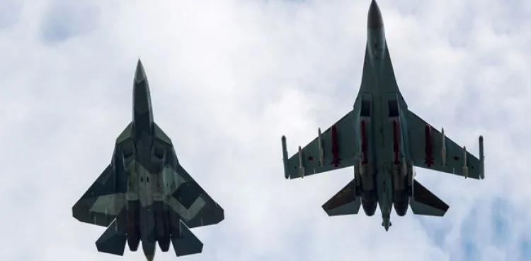 Rus savaş uçakları havada çarpıştı