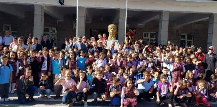 2019 2020 Eğitim Öğretim Yılının İlk Ders Zilini Kaymakam Duru ve Başkan Cabbar Çaldı