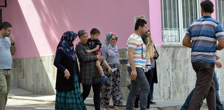5 yaşındaki çocuk okulun içinde kayboldu, mahalle ayağa kalktı