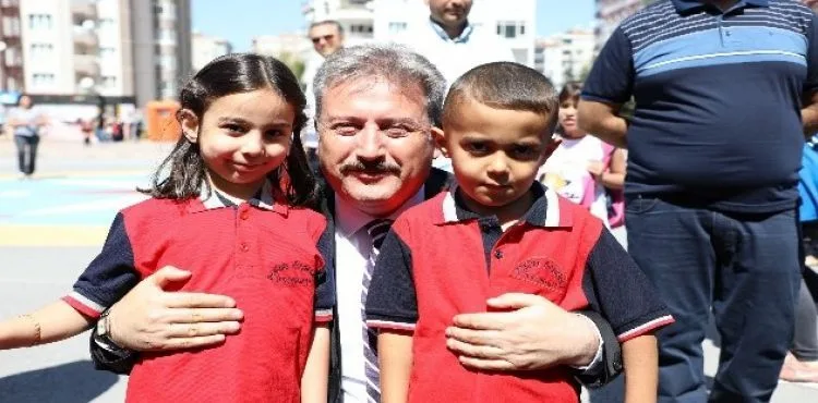 İlk ders zili Başkan Palancıoğlu'ndan