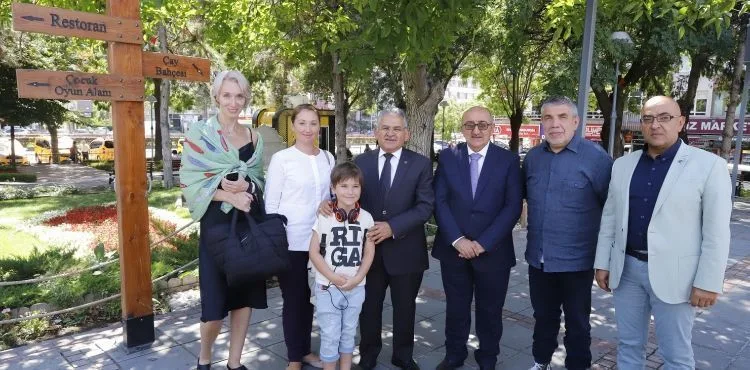 85 ÜLKEDEN 250 GAZETECİ GELİYOR