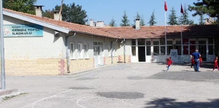 Veliler ‘İlkokul yıkılacak' iddiası ile Valiliğe koştu