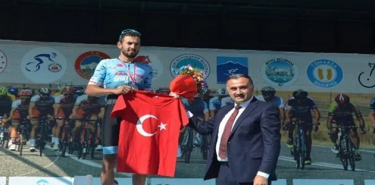 Grand Prix Erciyes Erkekler Bisiklet Yarışı Develi Etabı Tamamlandı