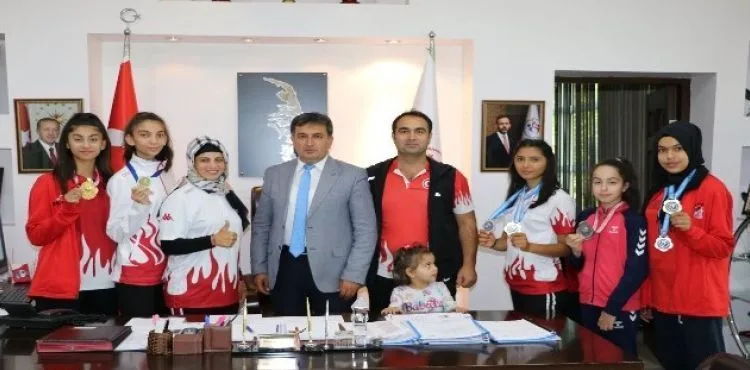 Şampiyon Taekwondo'culardan Murat Eskici'ye ziyaret