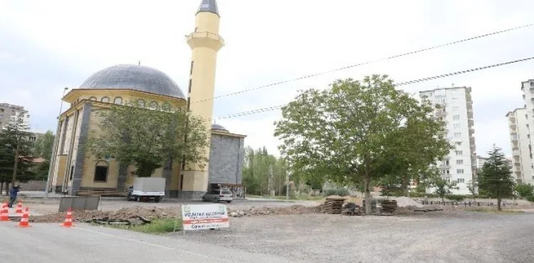 Büyükpoyraz Cami çevre düzenlemesi yapıldı